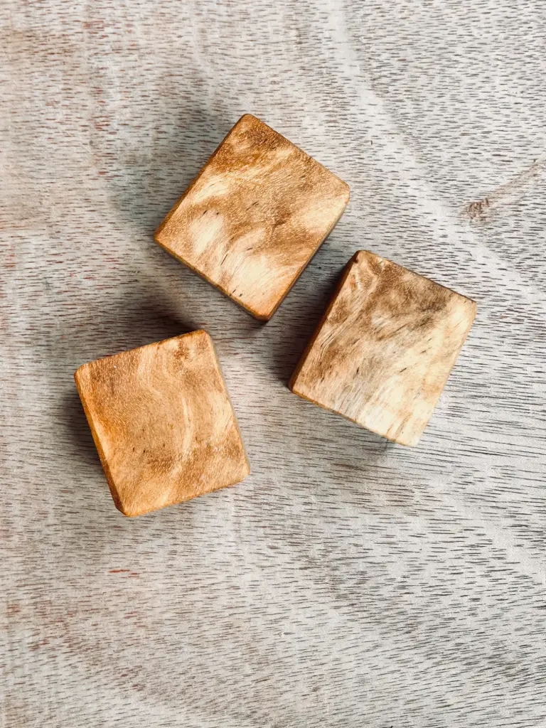 Set aus 3 Kühlschrankmagneten – Pappel-Wurzelholz