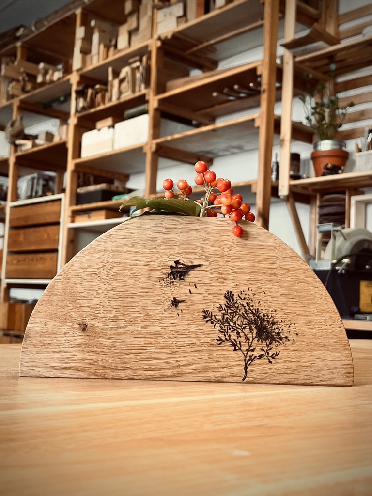 Oak Flower Vase – Engraved Lebanese Resistance Motif