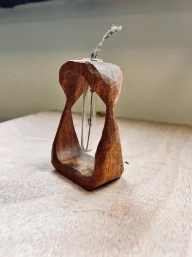 [VA-BWHC] Handgeschnitzte Vase – Schwarznuss mit Glaseinsatz