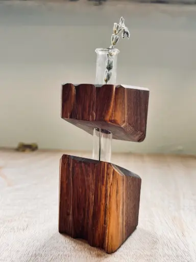 [VA-HVBW1] Handgeschnitzte Vase – Schwarznuss mit Glaseinsatz